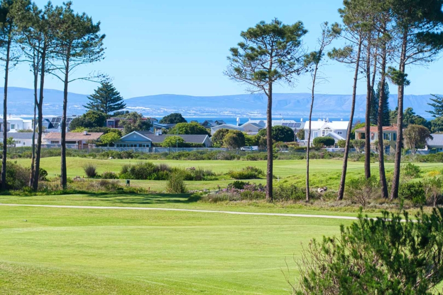 4 Bedroom Property for Sale in Fernkloof Estate Western Cape
